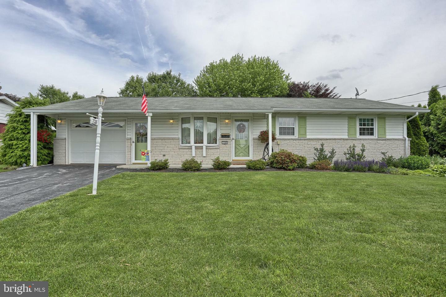 Property Photo:  728 Suzanne Drive  PA 17046 