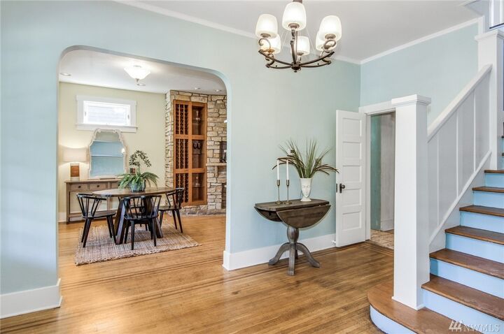 Property Photo:  1611 6th Ave W  WA 98119 