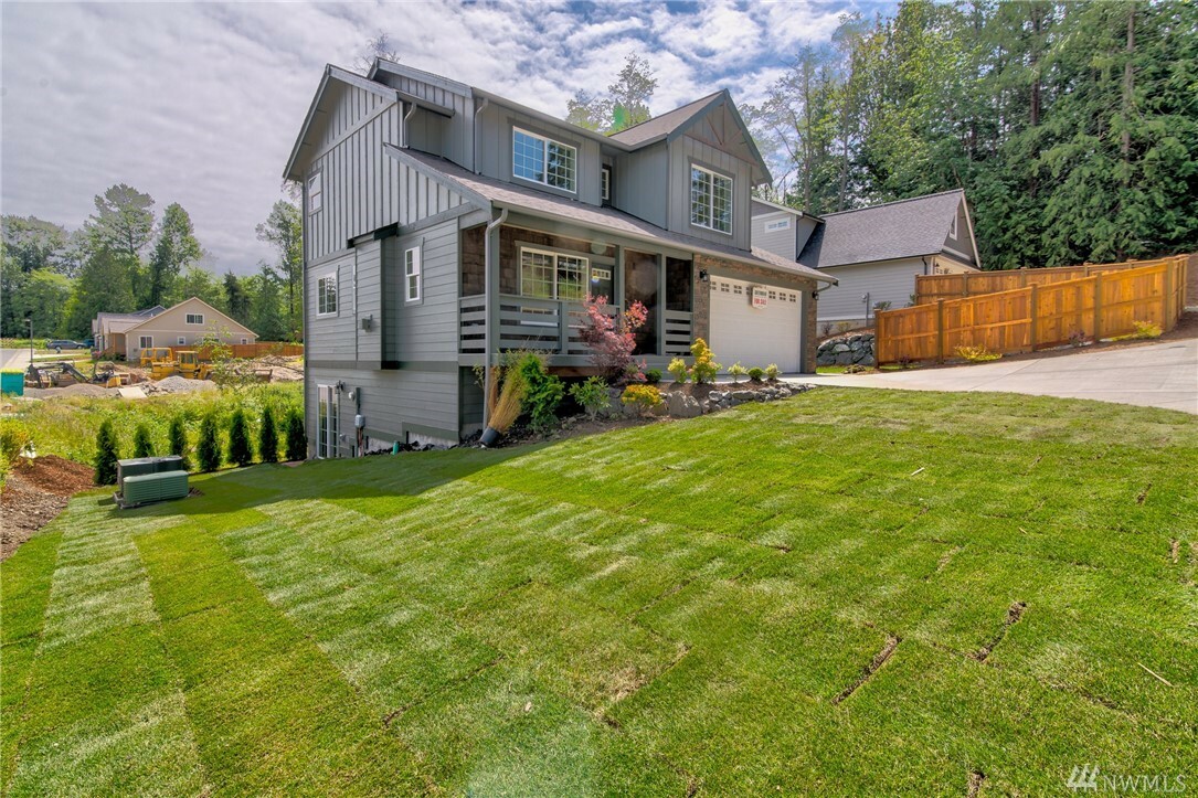 Property Photo:  2414 Elmhurst Ct  WA 98229 