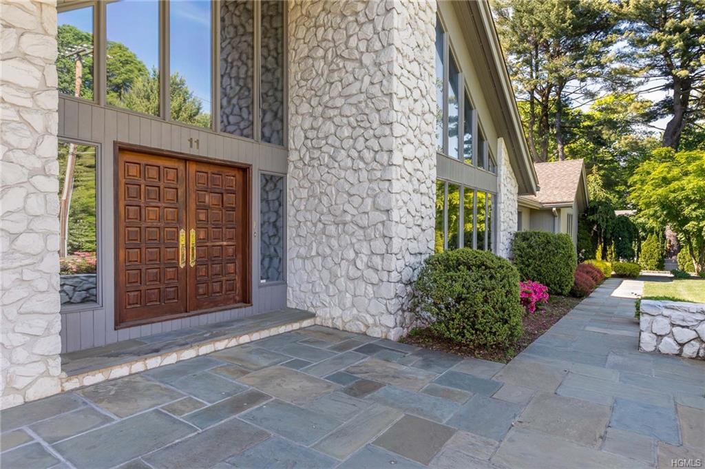 Property Photo:  11 Meadowbrook Road  NY 10605 