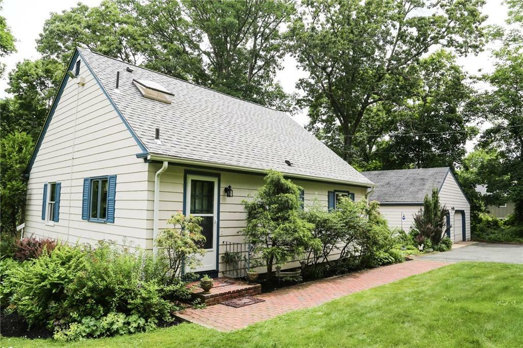 Property Photo:  22 Hoxie Ct  RI 02816 