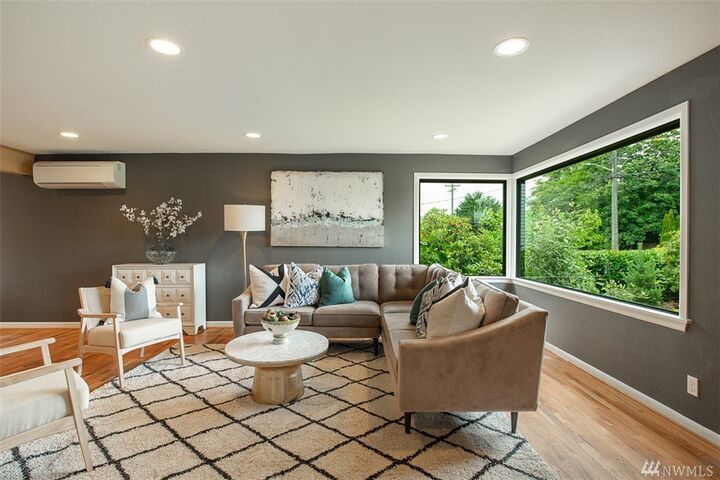 Property Photo:  5117 S Lucile St  WA 98118 