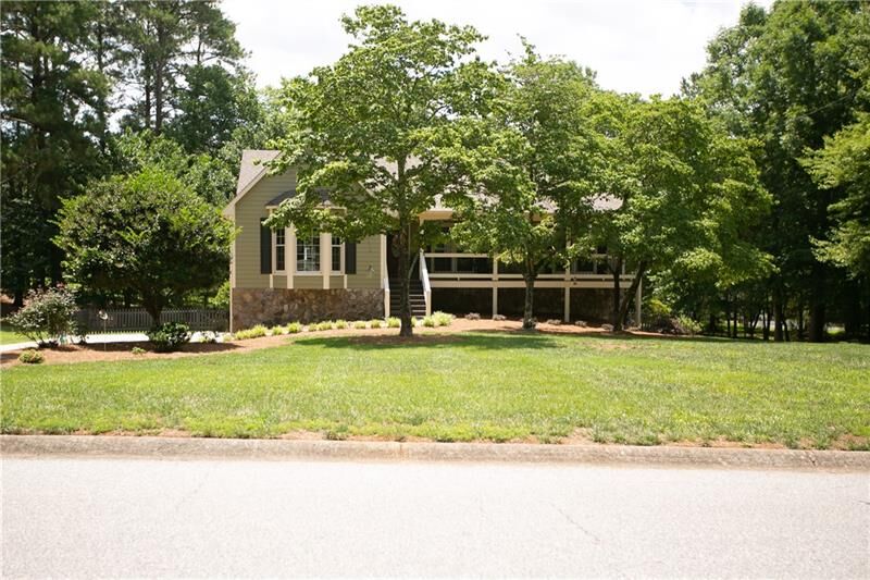Property Photo:  325 West Lane   30188 