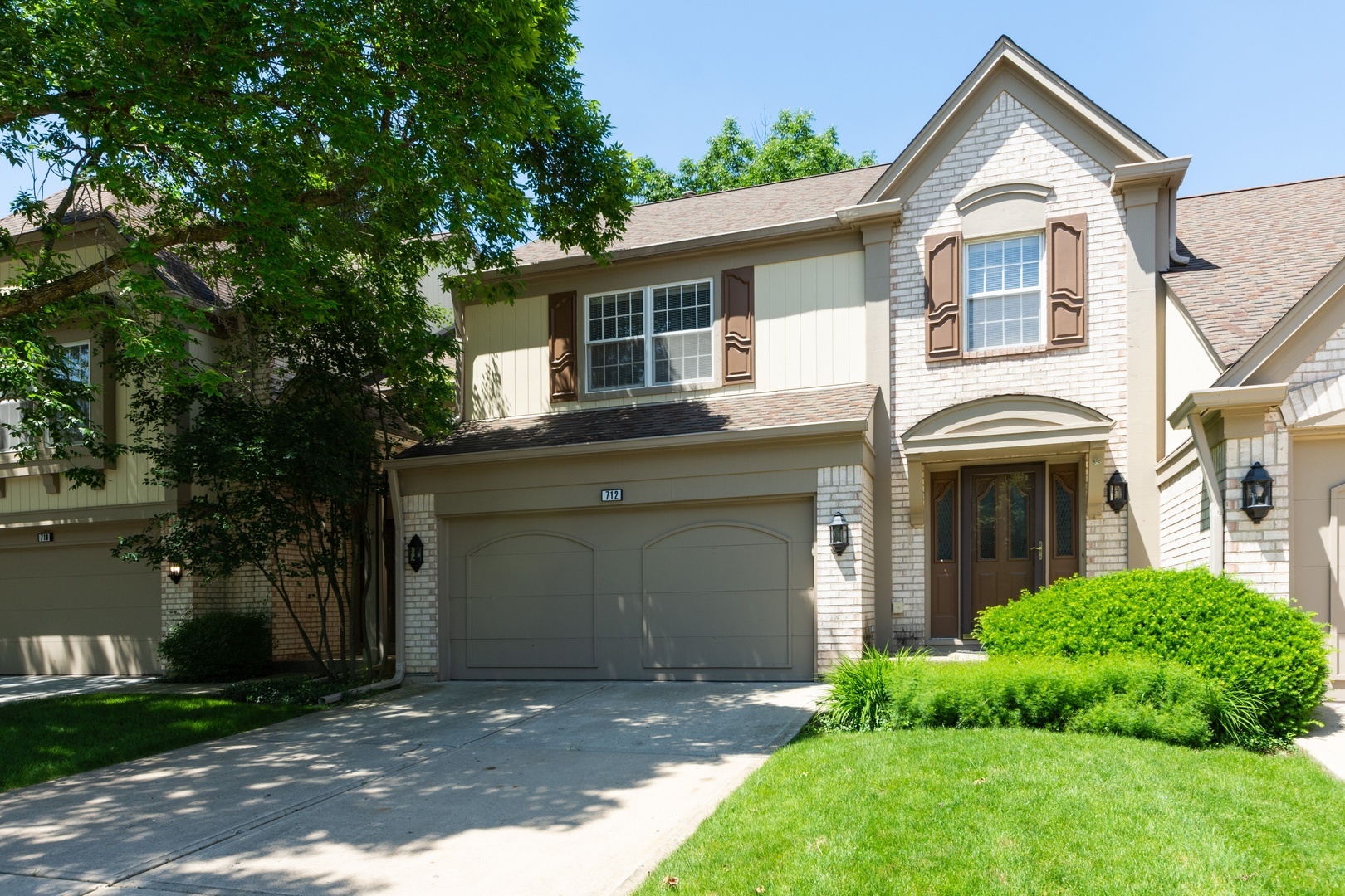 Property Photo:  712 Alsace Circle  IL 60089 