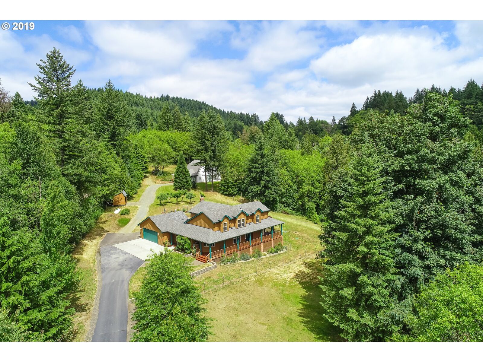 Property Photo: 39609 NE Meyers Rd WA 98629
