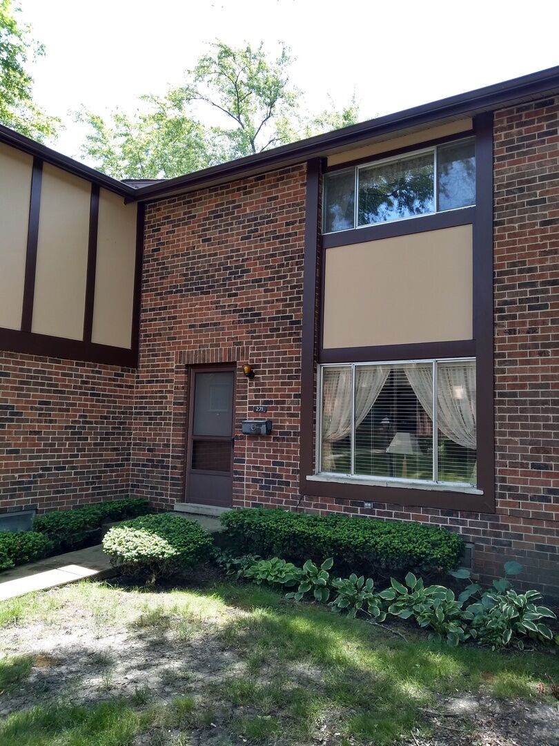 Property Photo:  18W271 Kirkland Lane  IL 60181 