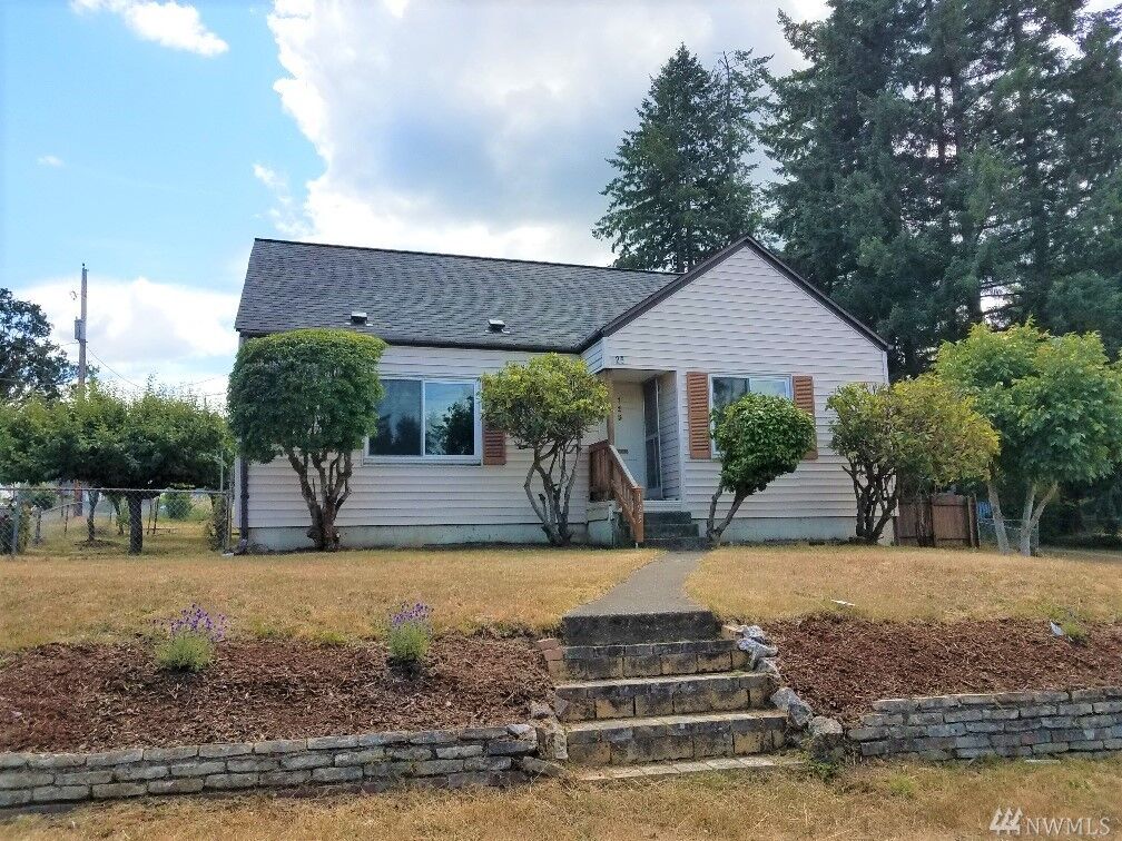 Property Photo:  125 Arcadia Ave  WA 98584 
