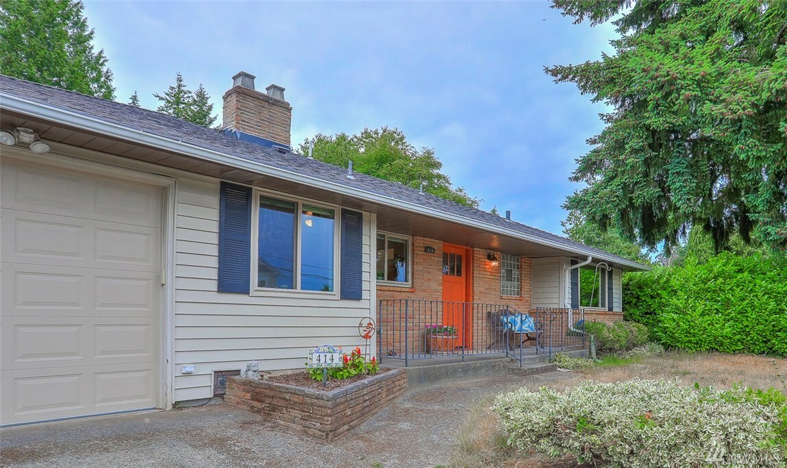 Property Photo: 414 N 143rd St WA 98133