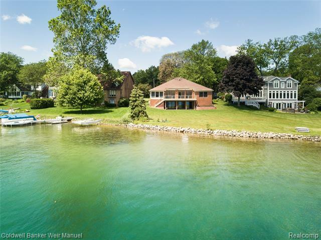 Property Photo: 2815 Warner Drive MI 48324