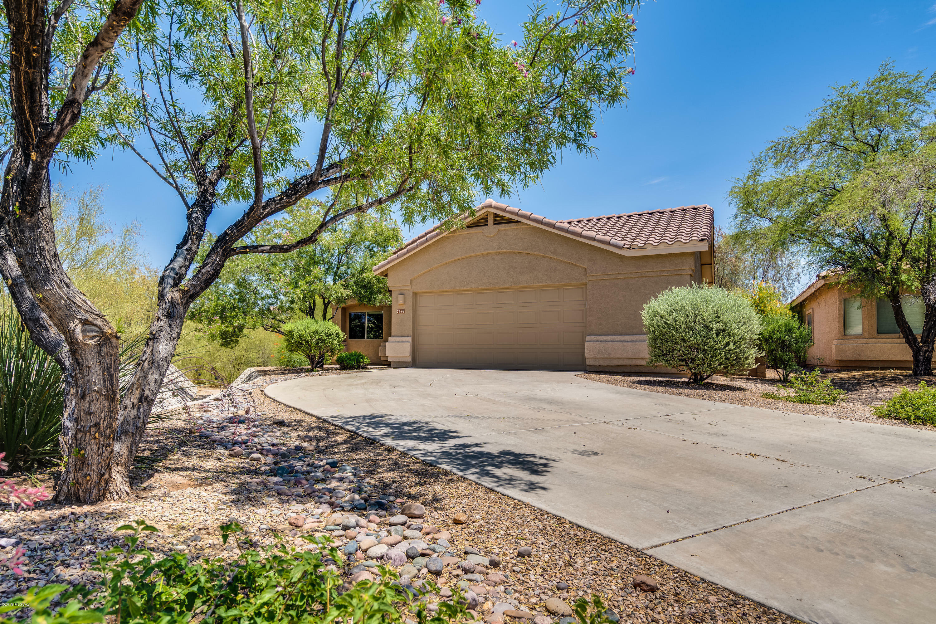 Property Photo:  7698 W Innutian Court  AZ 85743 