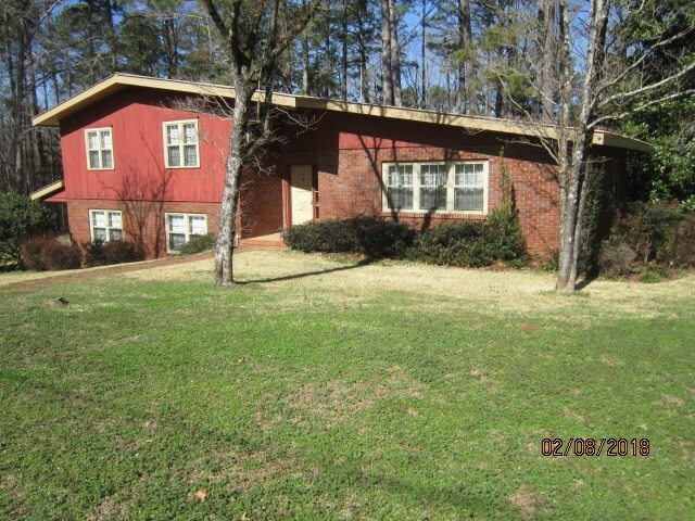 Property Photo:  215 W Sunset Drive  GA 30673 