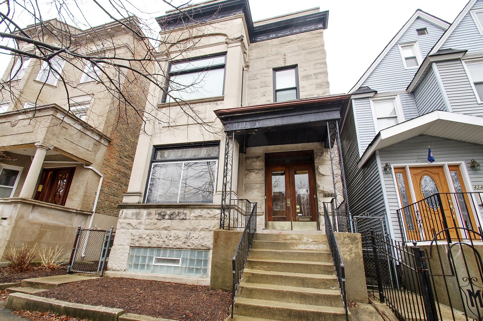 Property Photo:  4240 North Ashland Avenue 1  IL 60613 