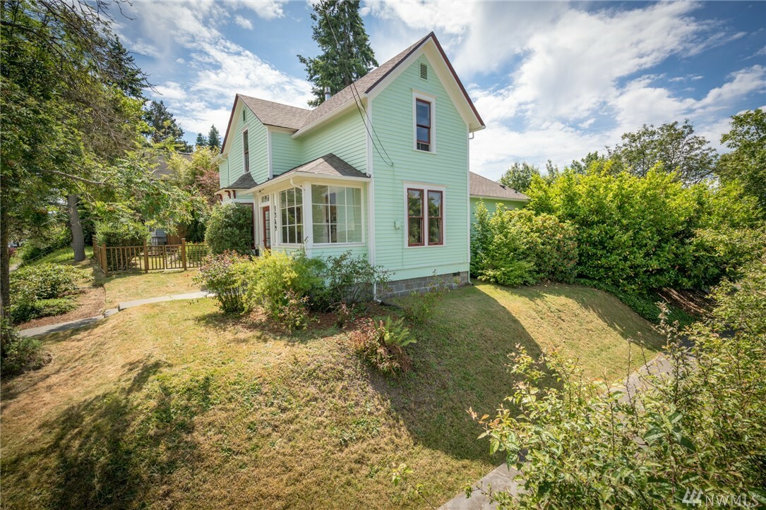 Property Photo:  1349 Grant St  WA 98225 