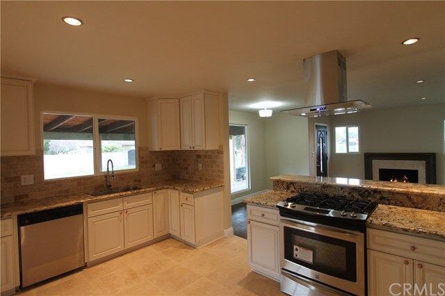 Property Photo: 1040 W Acacia Avenue CA 92868