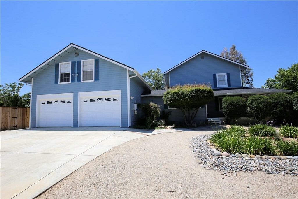 Property Photo:  1906 Bella Vista Court  CA 93446 