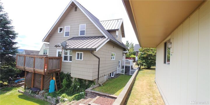 Property Photo: 950 N Division St WA 98520