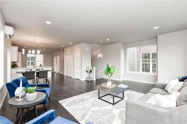 Property Photo: 1010 Unit A Maple Ave WA 98290