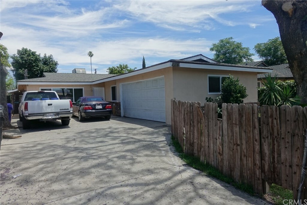 Property Photo: 1576 W Kingman Street CA 92411