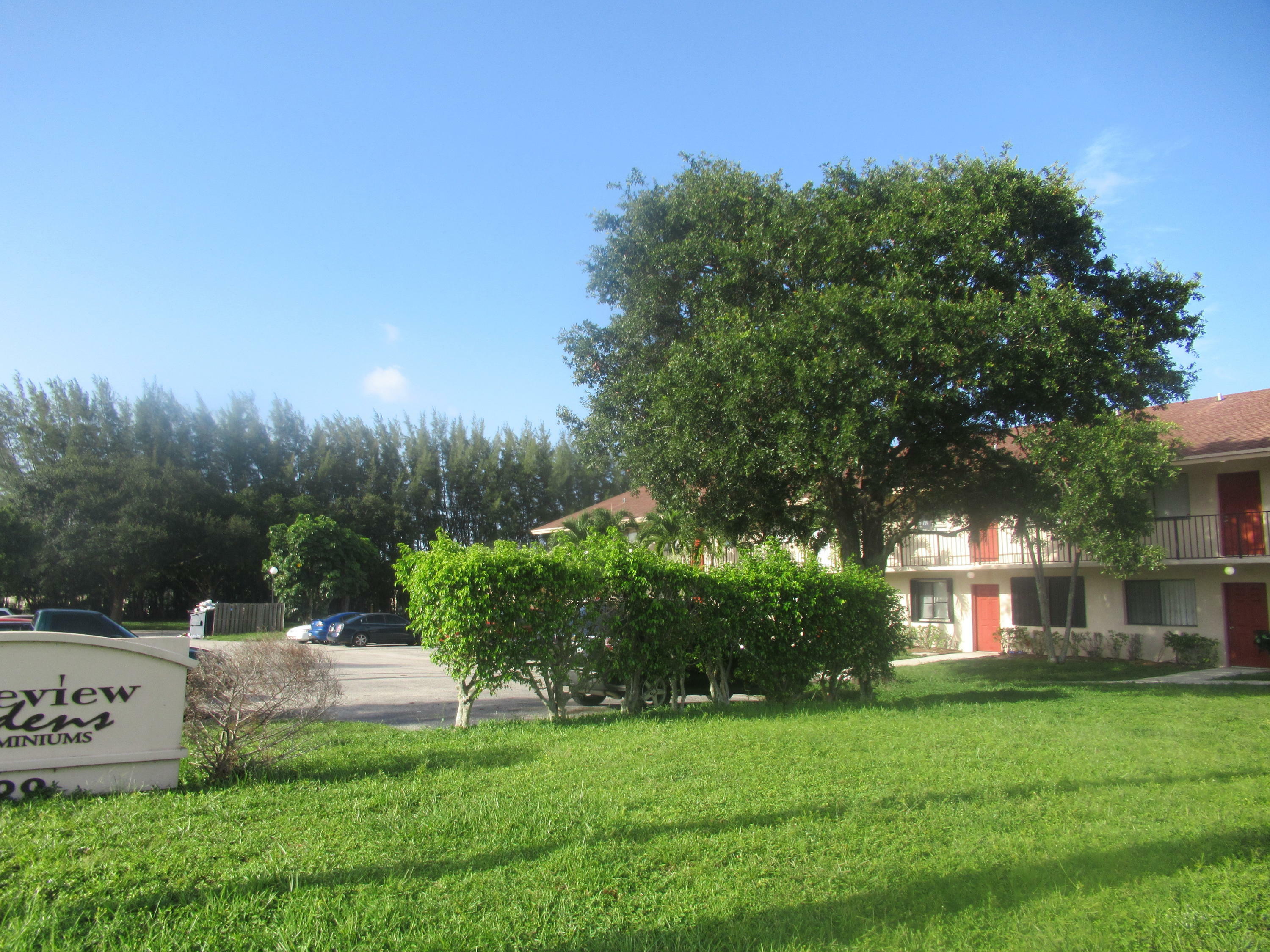 Property Photo:  600 Nottingham Circle H  FL 33463 