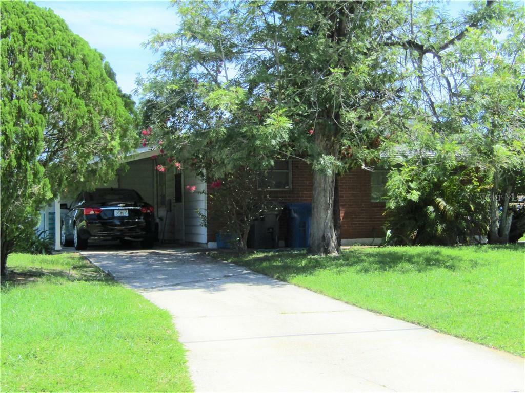Property Photo: 8302 Allamanda Avenue FL 33619