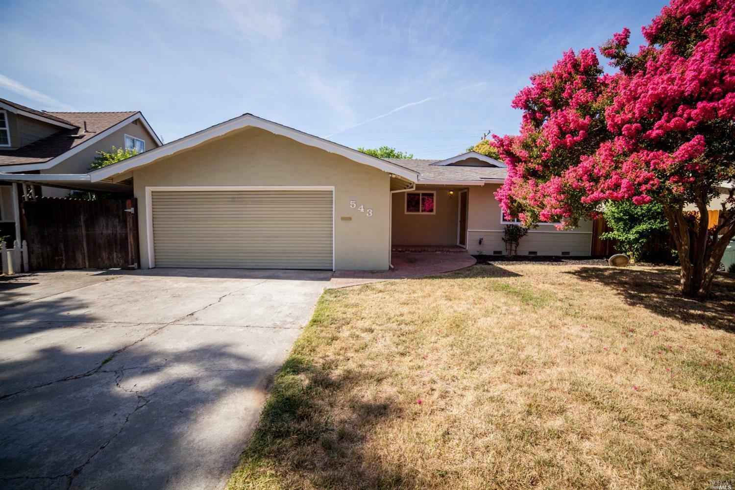 Property Photo:  543 Buckeye Street  CA 95688 