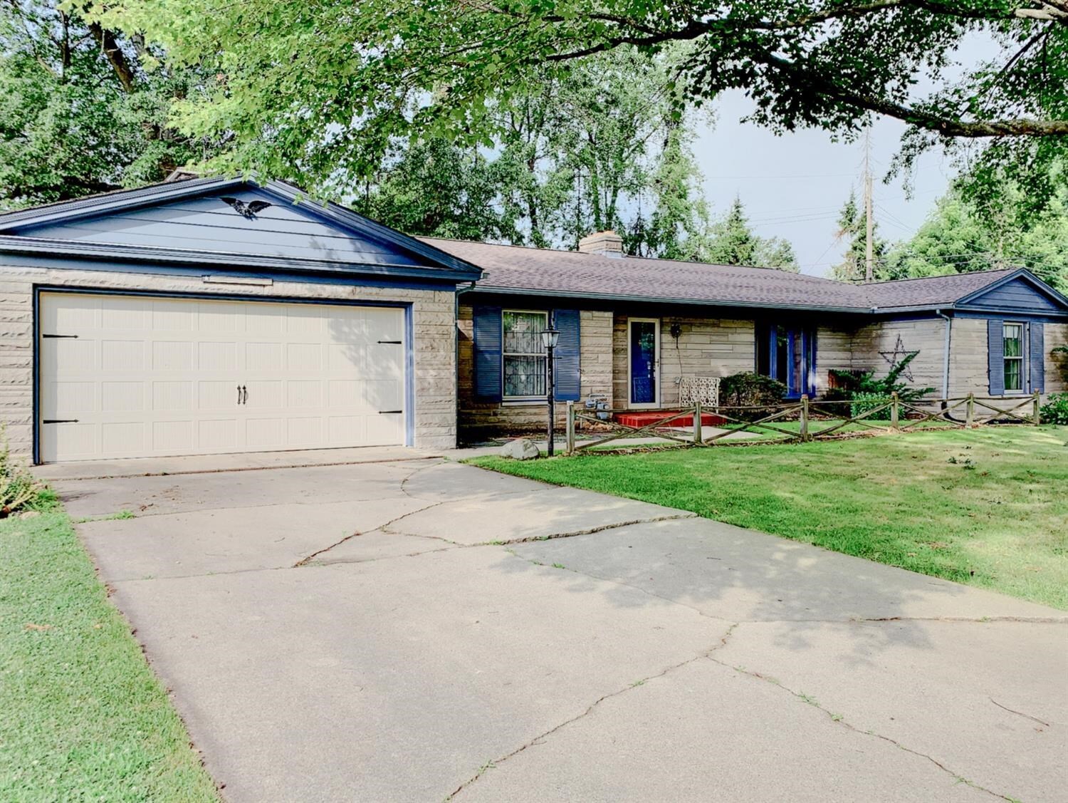 Property Photo:  106 Edgewood Court  IN 46350 