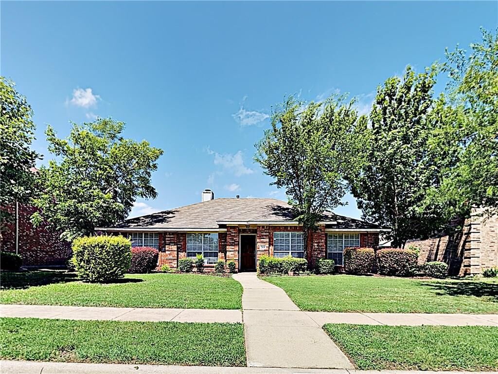 Property Photo: 744 Cheyenne Drive TX 75002