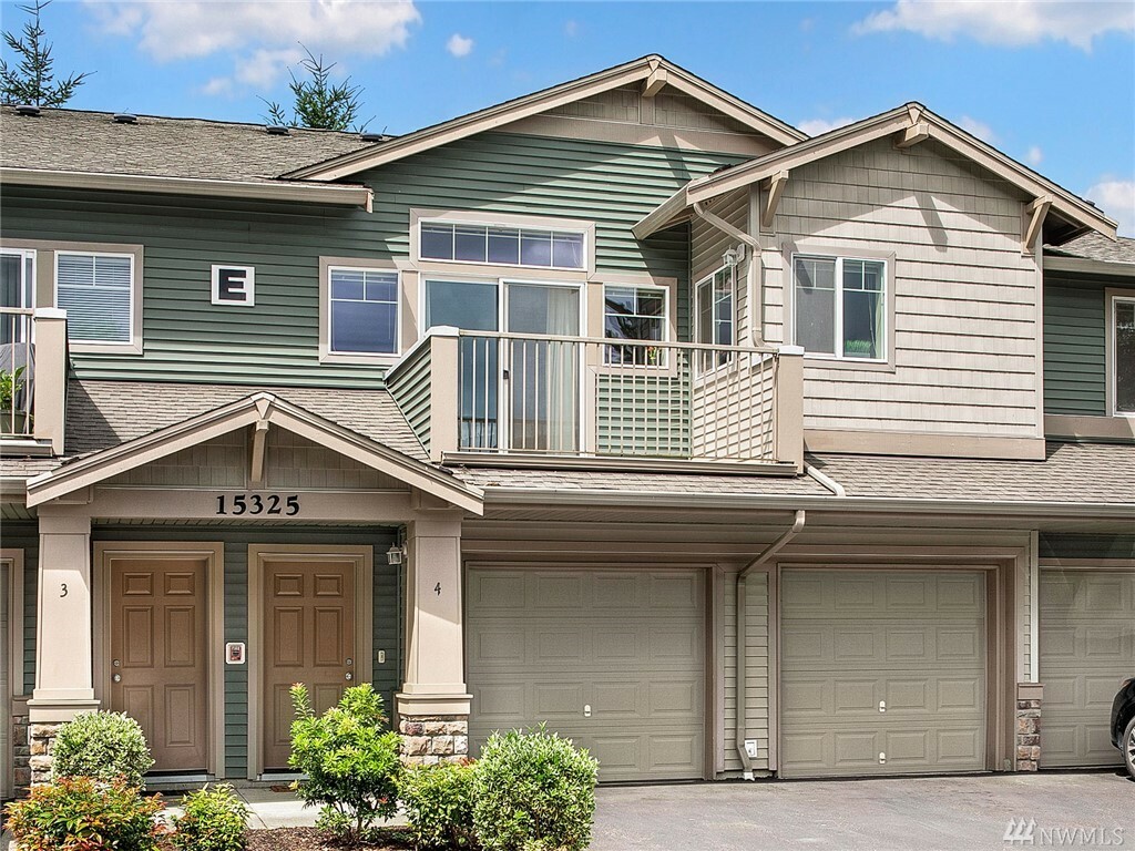 Property Photo: 15325 SE 155th Place E4 WA 98058