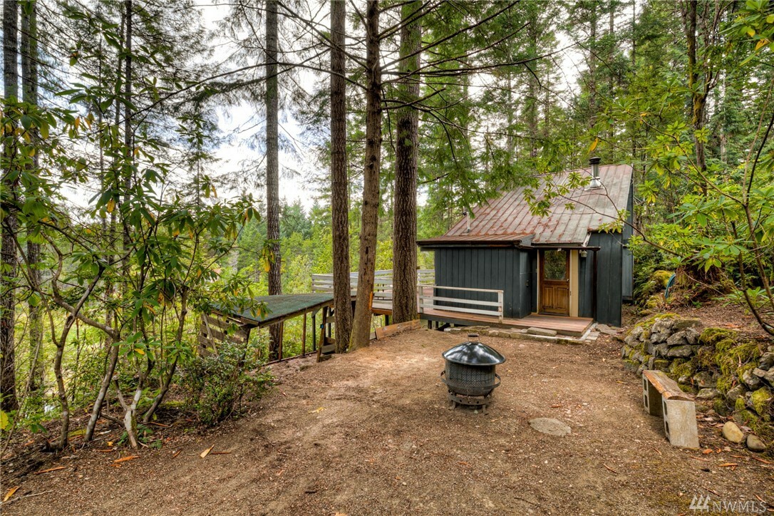 Property Photo:  191 NE Circle Dr  WA 98588 