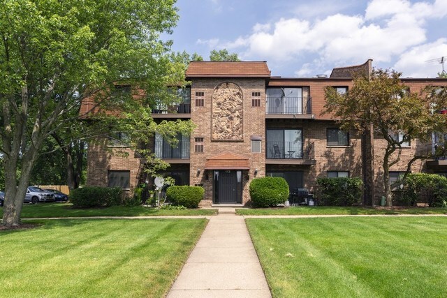 Property Photo: 113 West Brandon Court E31 IL 60067