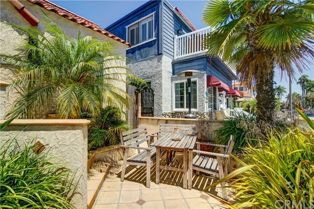 Property Photo:  217 Santa Ana Avenue  CA 90803 