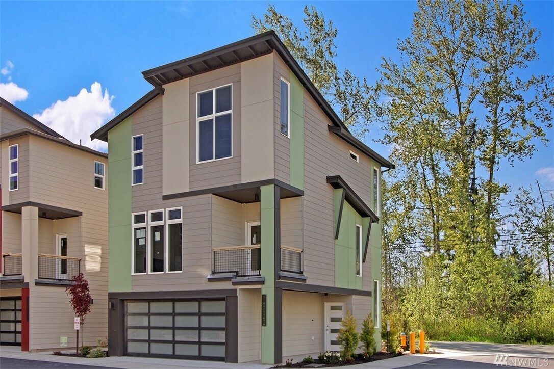 Property Photo: 15014 13th Ave W 3 WA 98087