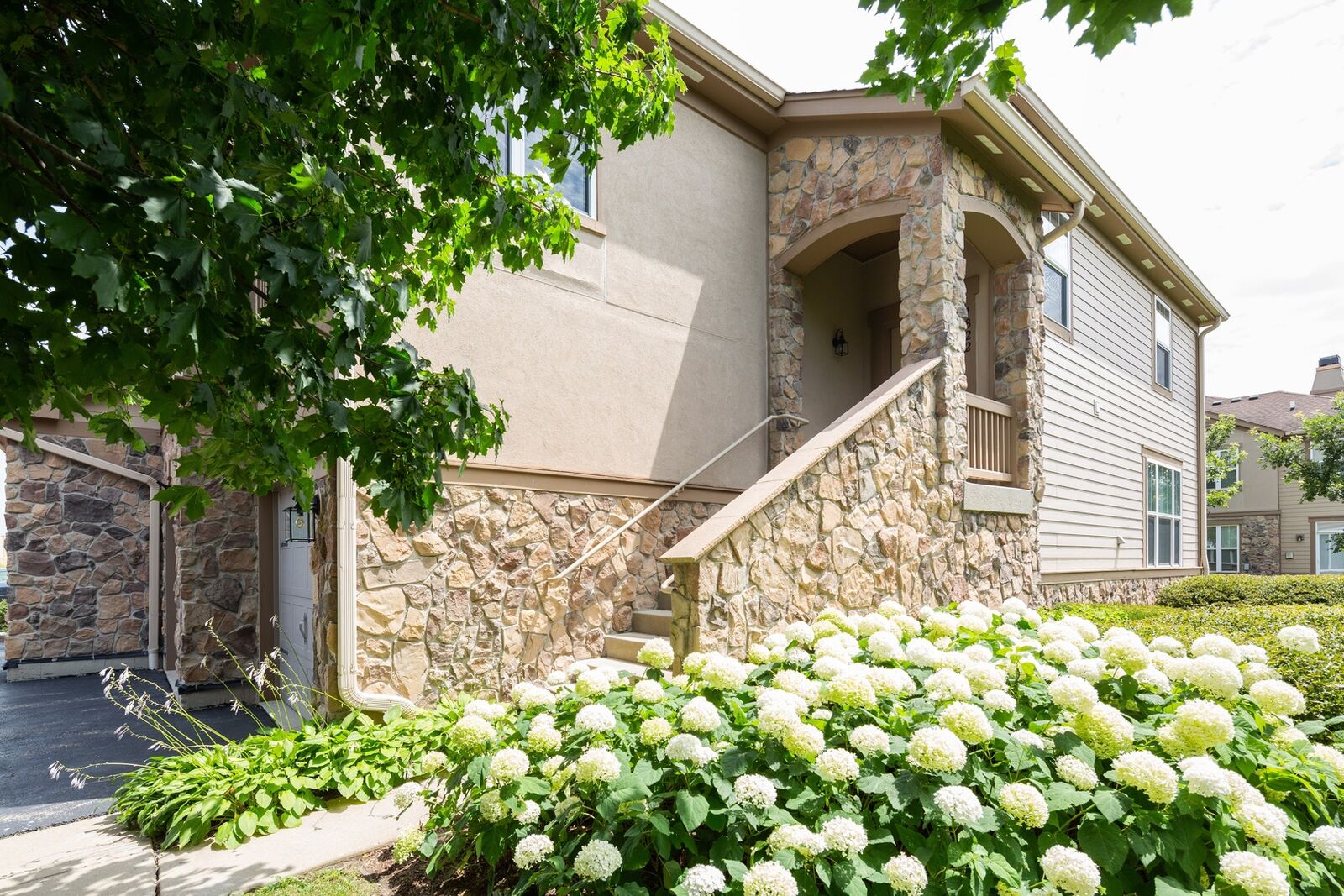 Property Photo: 1822 Crenshaw Circle 1822 IL 60061