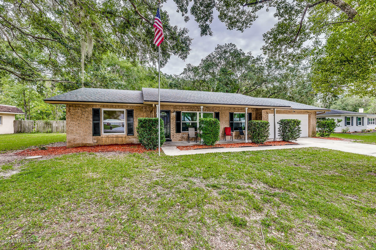 Property Photo:  6477 Oak Dr  FL 32003 