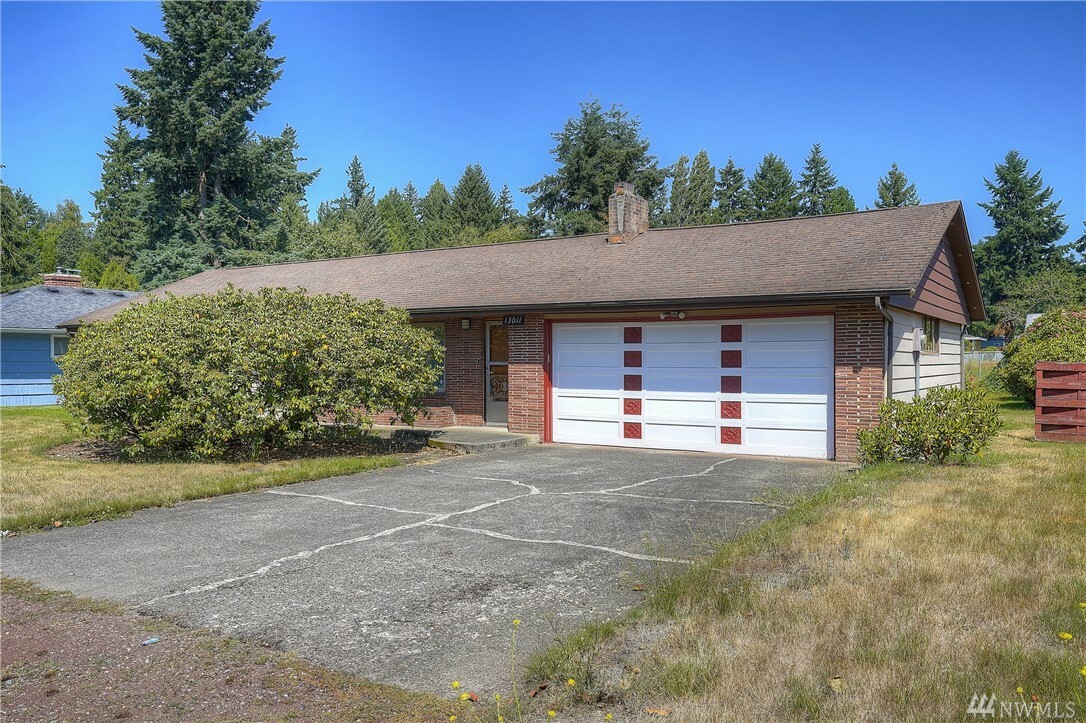 Property Photo: 13011 2nd Av Ct E WA 98445