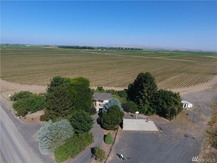 Property Photo:  1520 Road 5.5 NW  WA 98823 