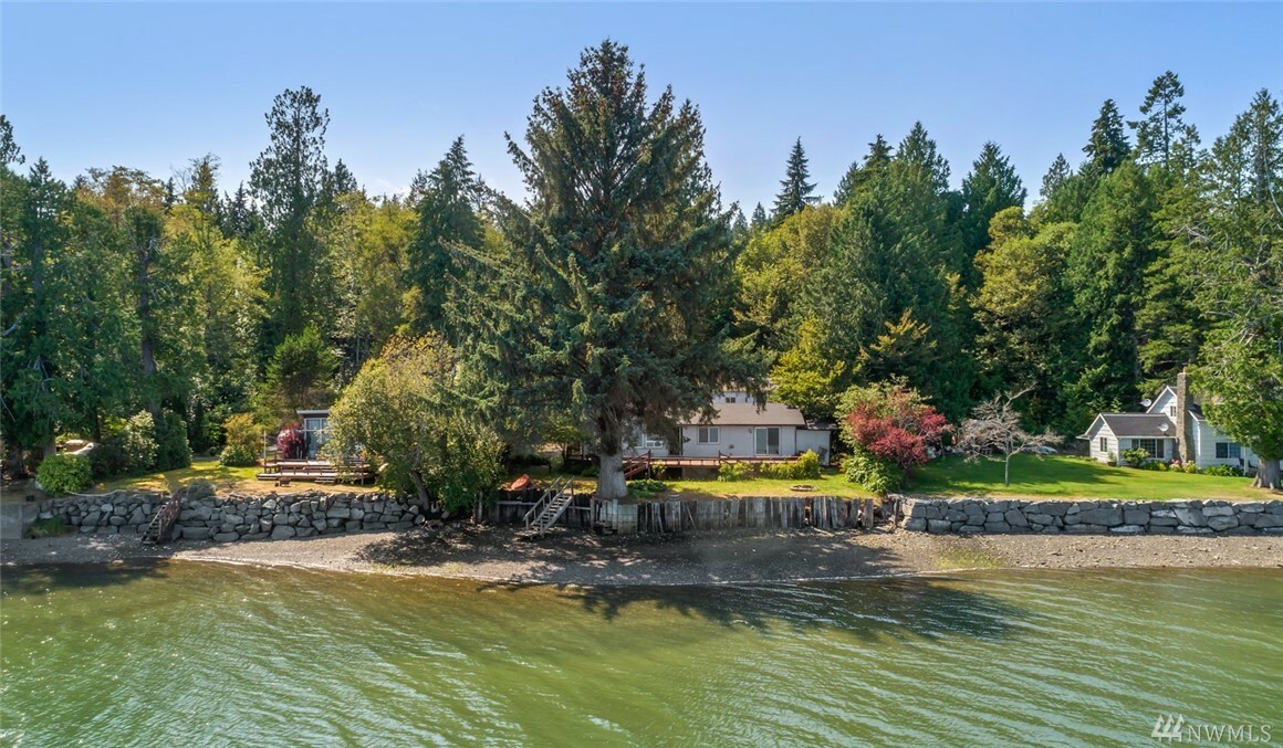 Property Photo:  572 E North Bay Rd  WA 98524 