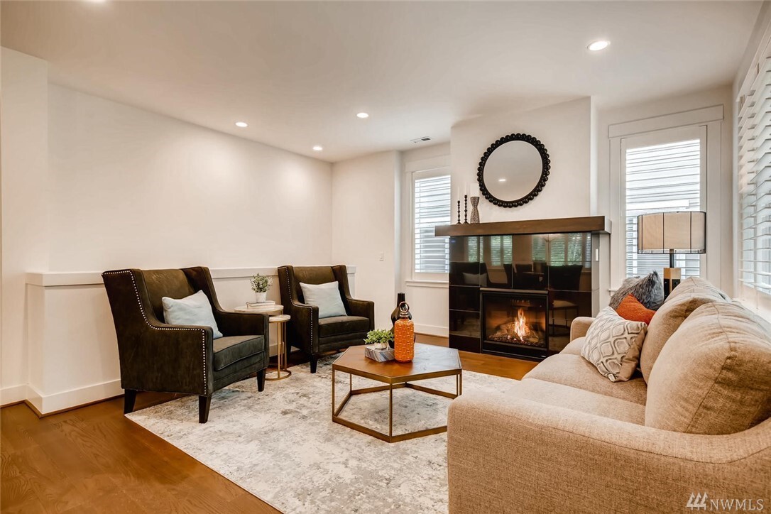 Property Photo: 825 224th Ave NE WA 98074