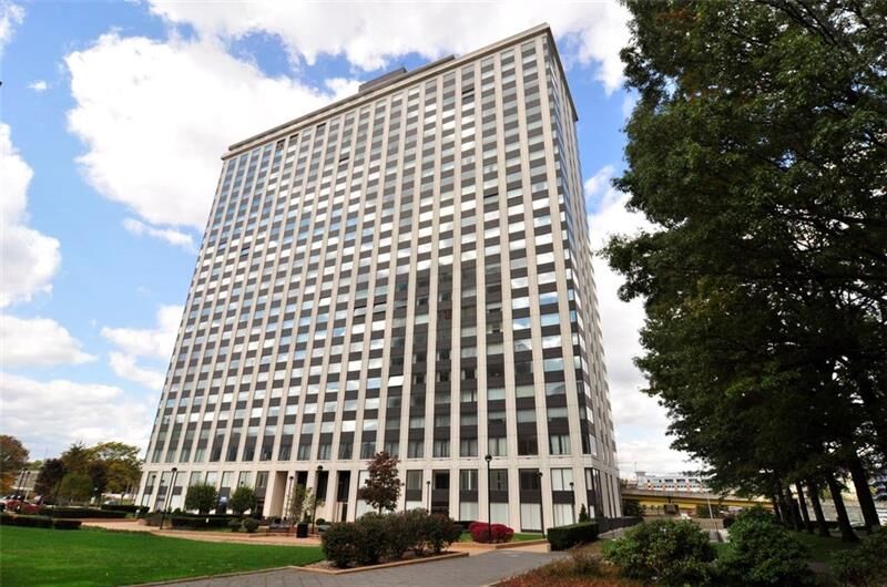Property Photo:  320 Fort Duquesne Blvd 11L  PA 15222 