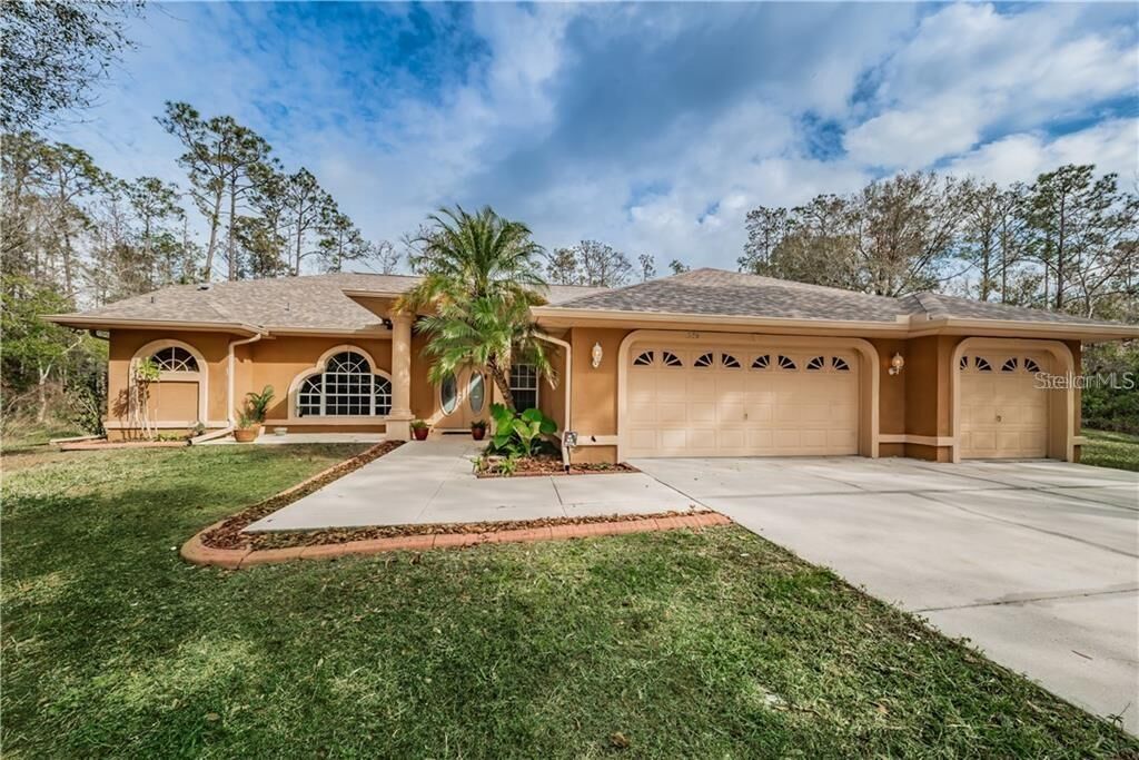 Property Photo: 339 Ranch Road FL 34688