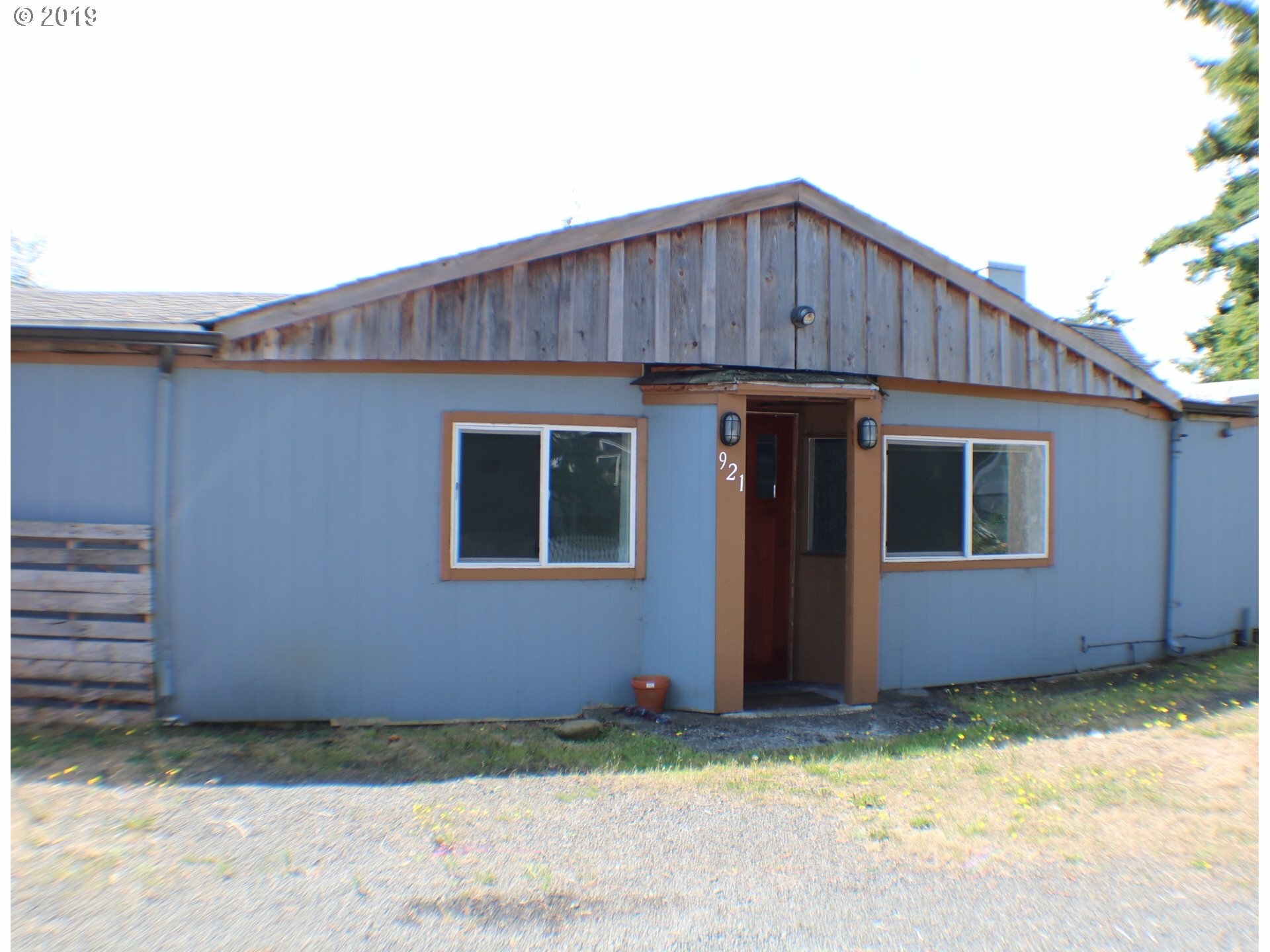 Property Photo:  921 Avenue I  OR 97138 