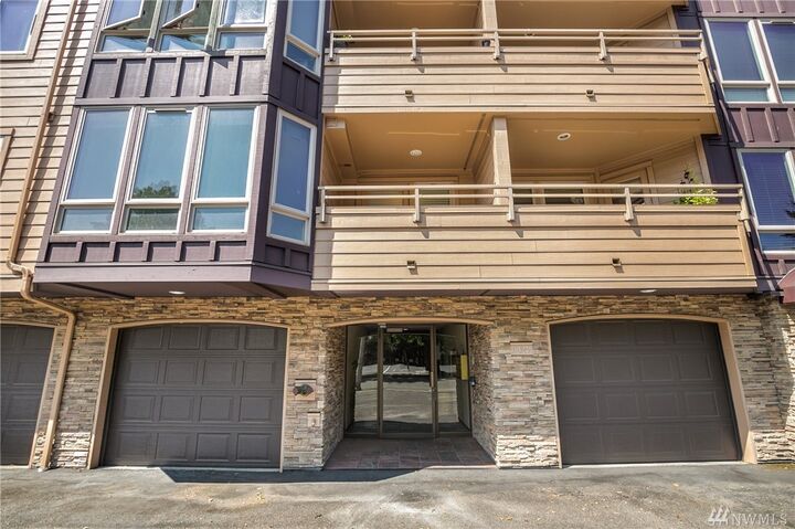 Property Photo:  12349 Roosevelt Way NE 203  WA 98125 
