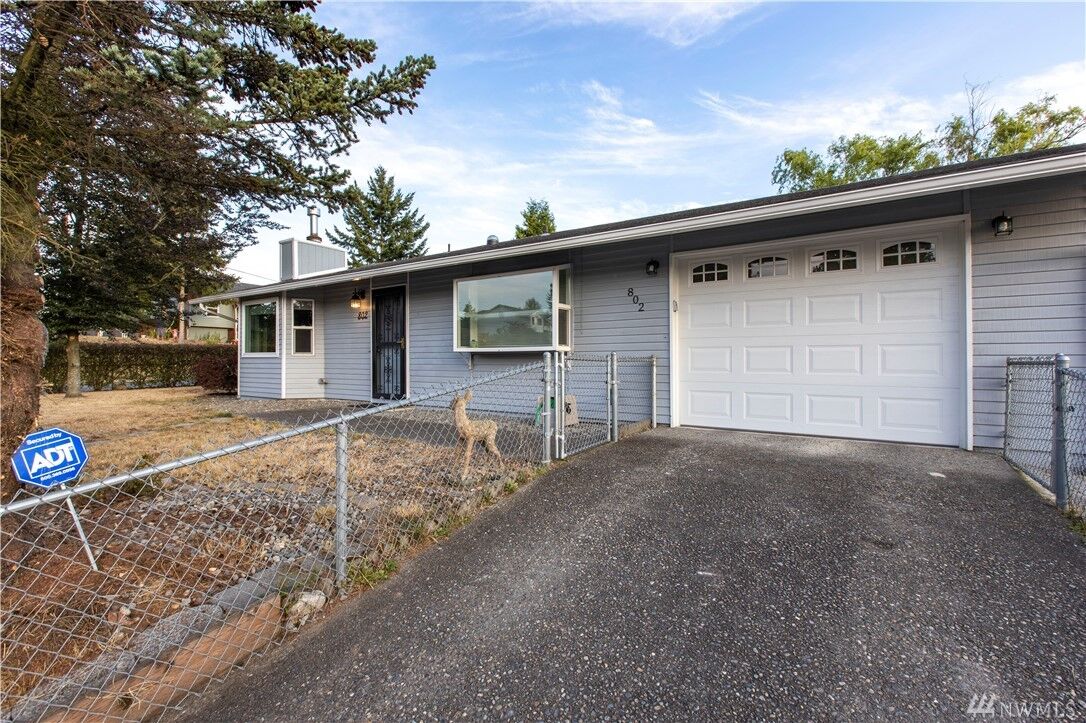Property Photo: 802 Norpoint Wy NE WA 98422