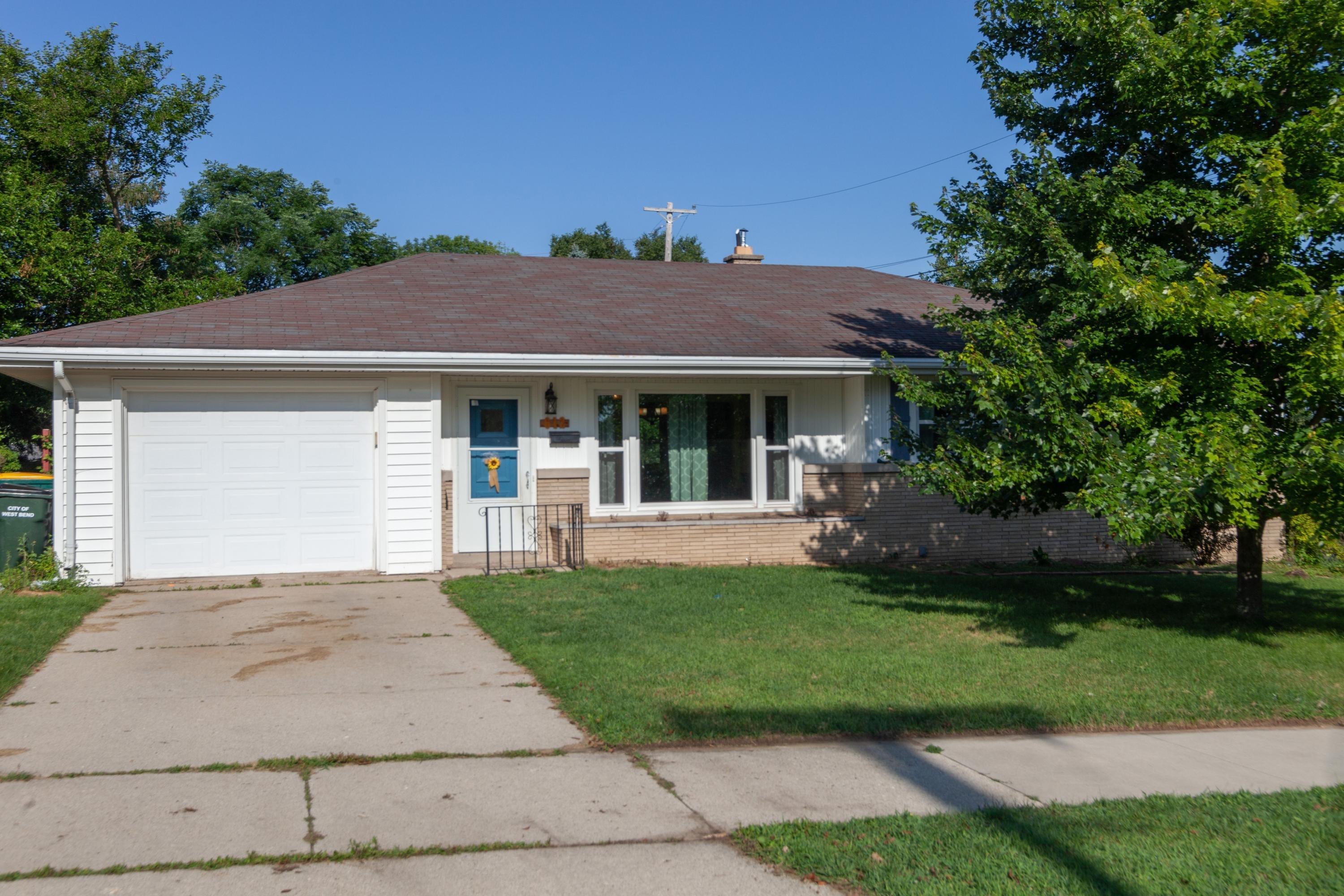 Property Photo: 612 Eastern Ave WI 53095