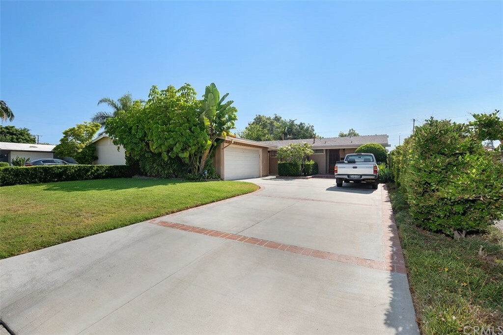 Property Photo:  10942 Groveside Avenue  CA 90603 