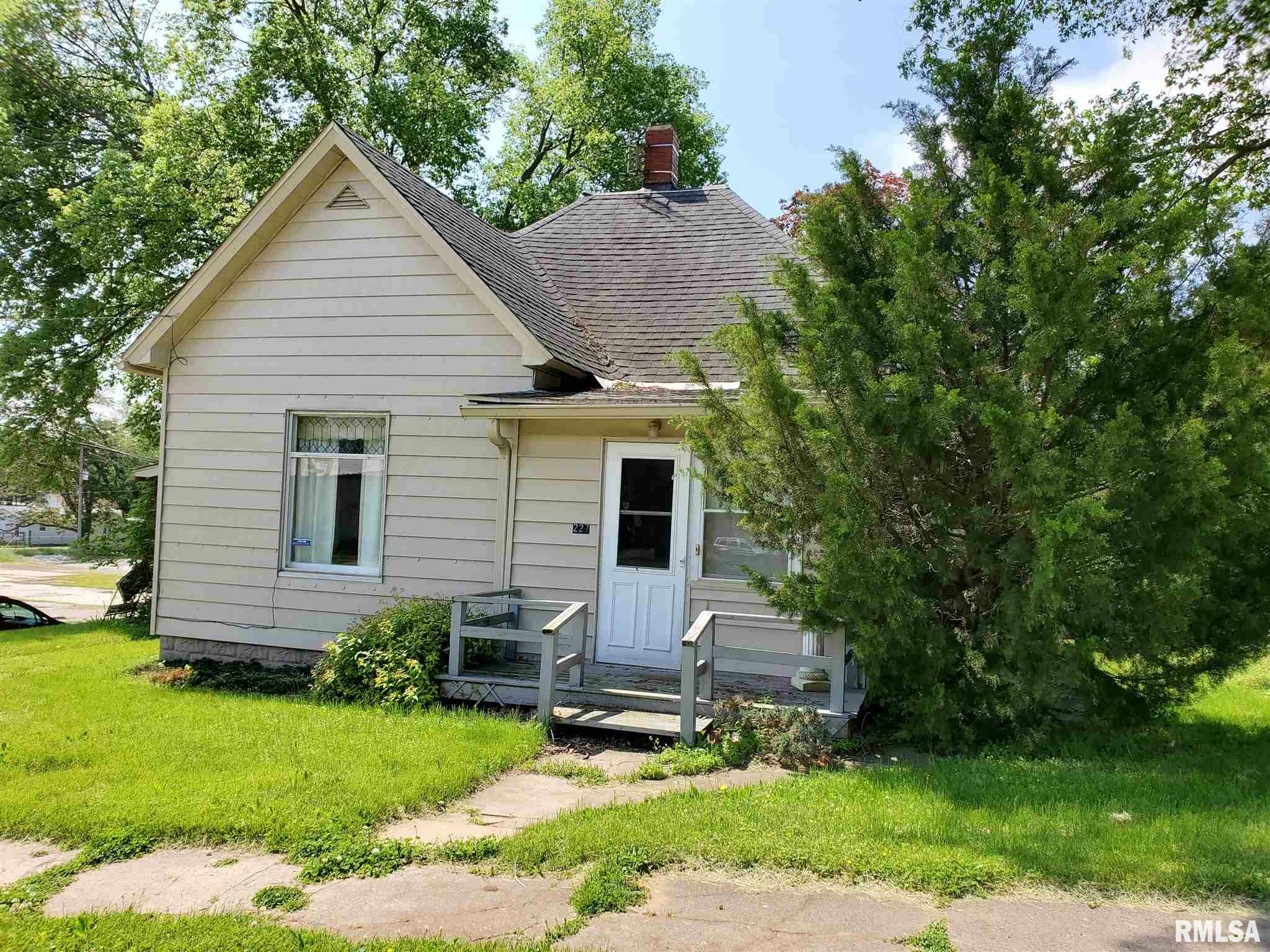 Property Photo:  227 E Main  IL 62644 