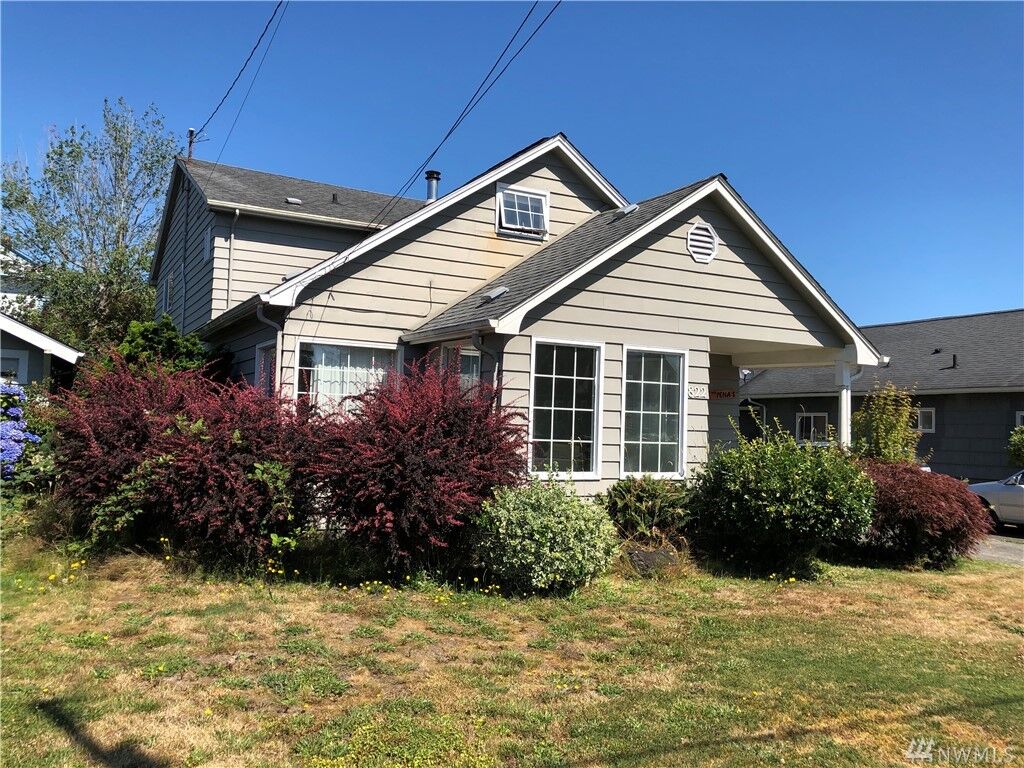 Property Photo: 822 1st St WA 98550