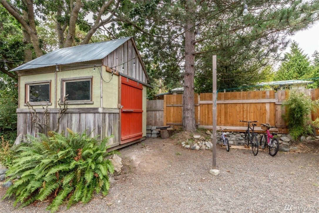 Property Photo:  714 20th St  WA 98368 