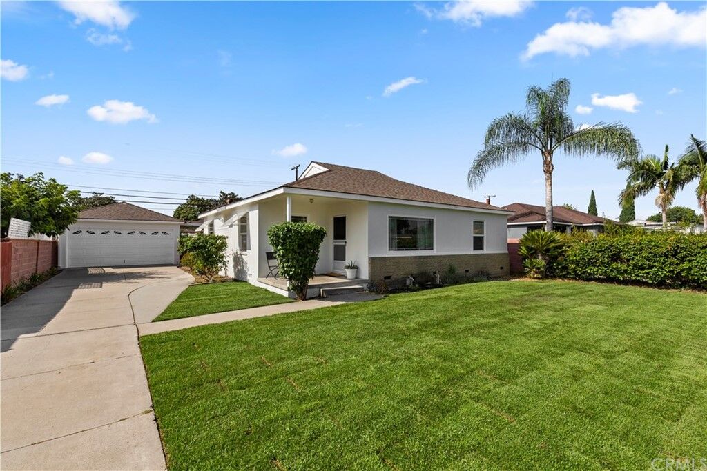 Property Photo:  1834 W Oak Avenue  CA 92833 
