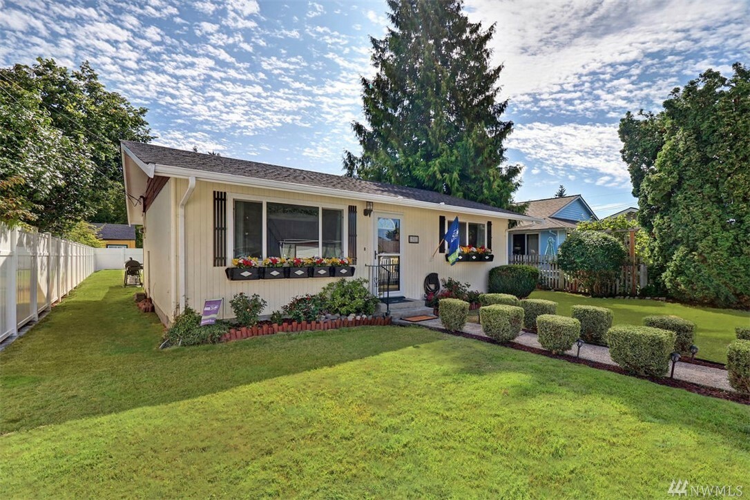 Property Photo: 1511 Fulton St WA 98201